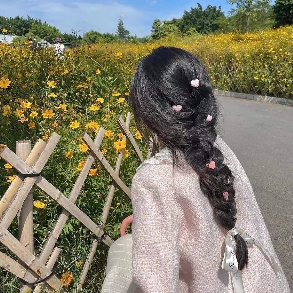 看她轻轻的飞起